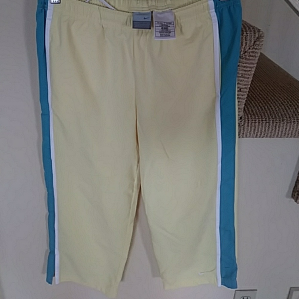 Like new Nike joggers. Elastic band waist.